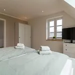 Doppelhaushaelfte In Casa de Férias